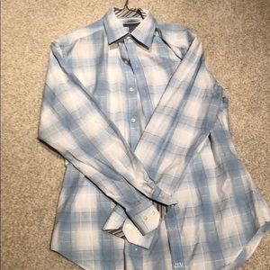 Johnson & Murphy tailored fit collared shirt.